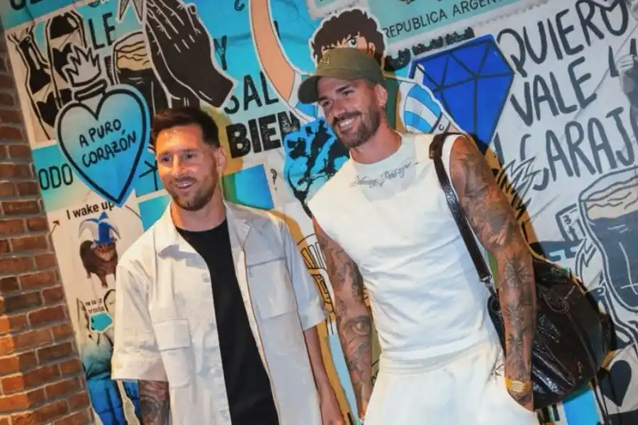 El inicio del último baile mundialista: Messi llegó a Kansas para sumarse a la Selección Argentina por la Copa del Mundo