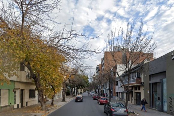 Detuvieron a dos jóvenes que quisieron entrar a un edificio en pleno centro por un balcón