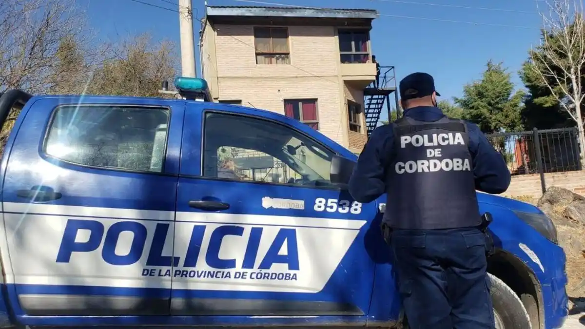 Córdoba: una joven discutió con su hermano, le tiró nafta y lo prendió fuego