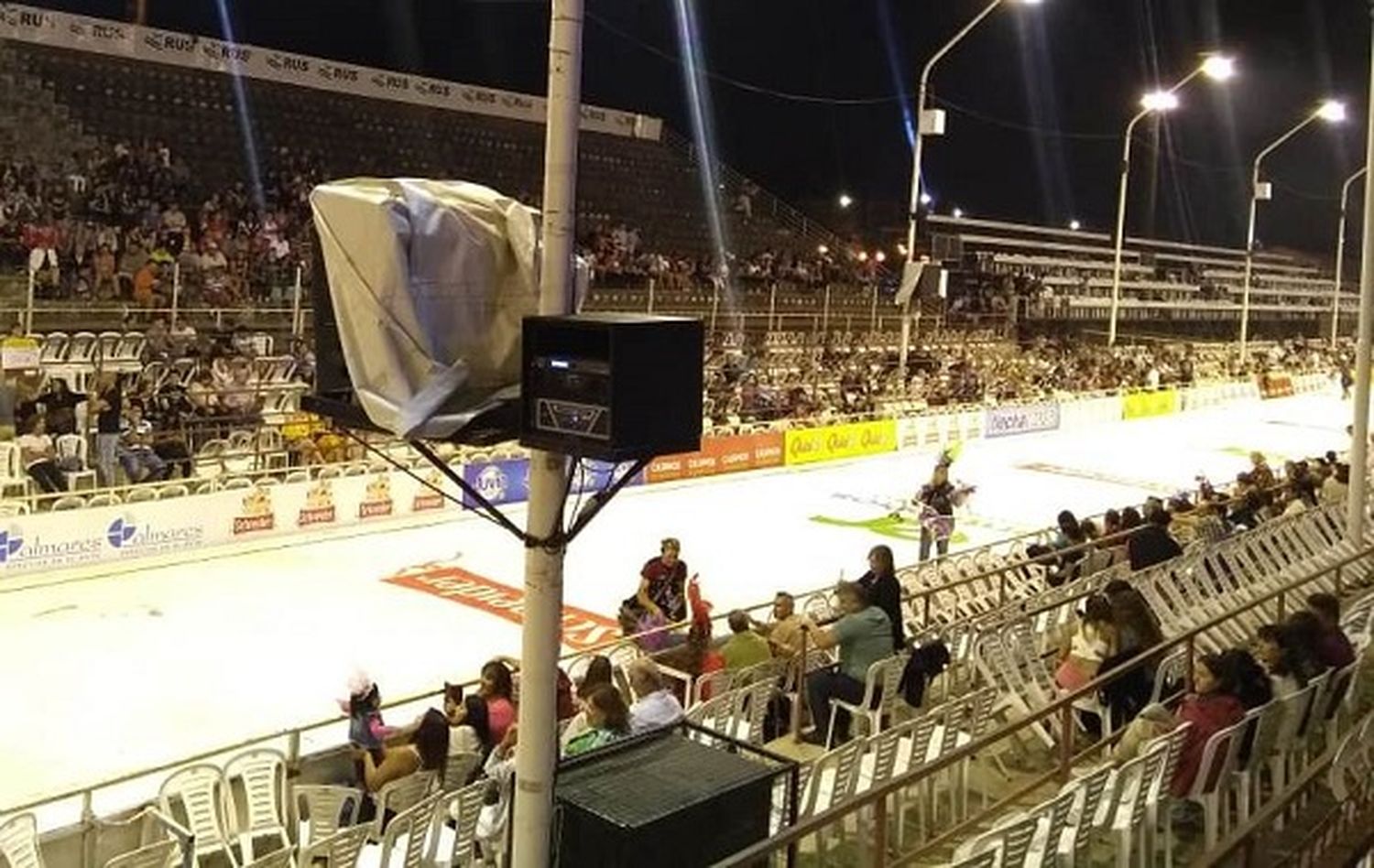 El Carnaval vive su segunda noche de fiesta en el Corsódromo