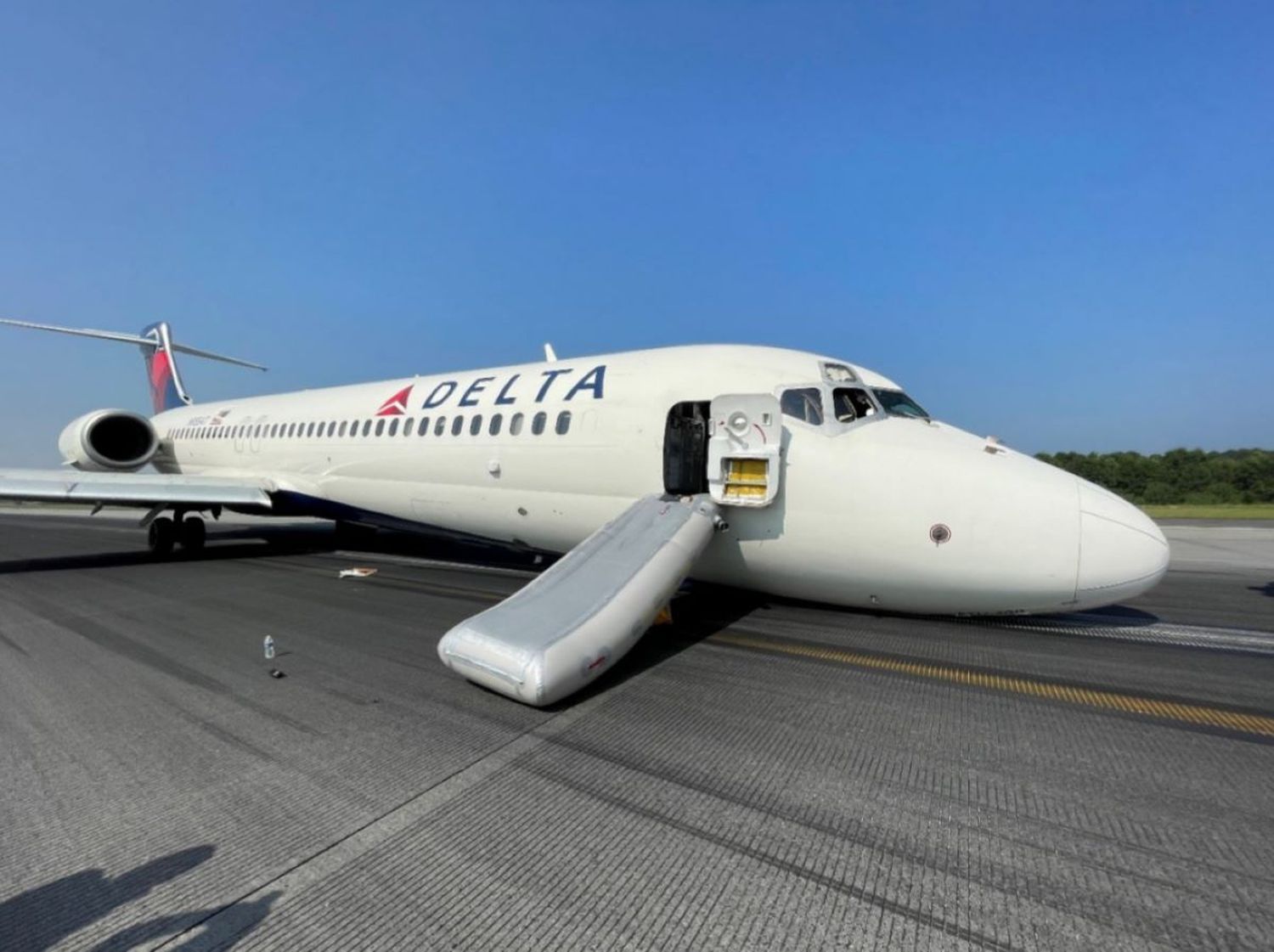 Informe Final: falla en tren de aterrizaje de un Boeing 717, atribuida a fractura por fatiga e incumplimiento