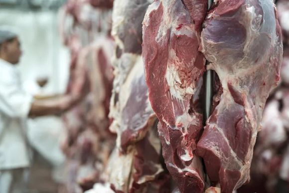 Más quita en retenciones: Ahora también se las sacan a las carnes avícolas y bovinas