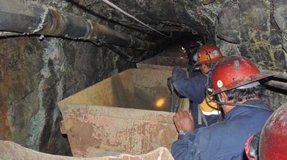 Cinco trabajadores fallecieron tras derrumbe de una mina en Bolivia