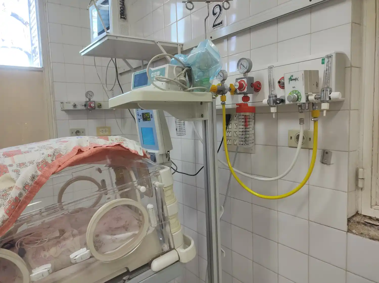 Modernización en Neonatología: Capullos donó paneles para gases medicinales al Hospital Centenario