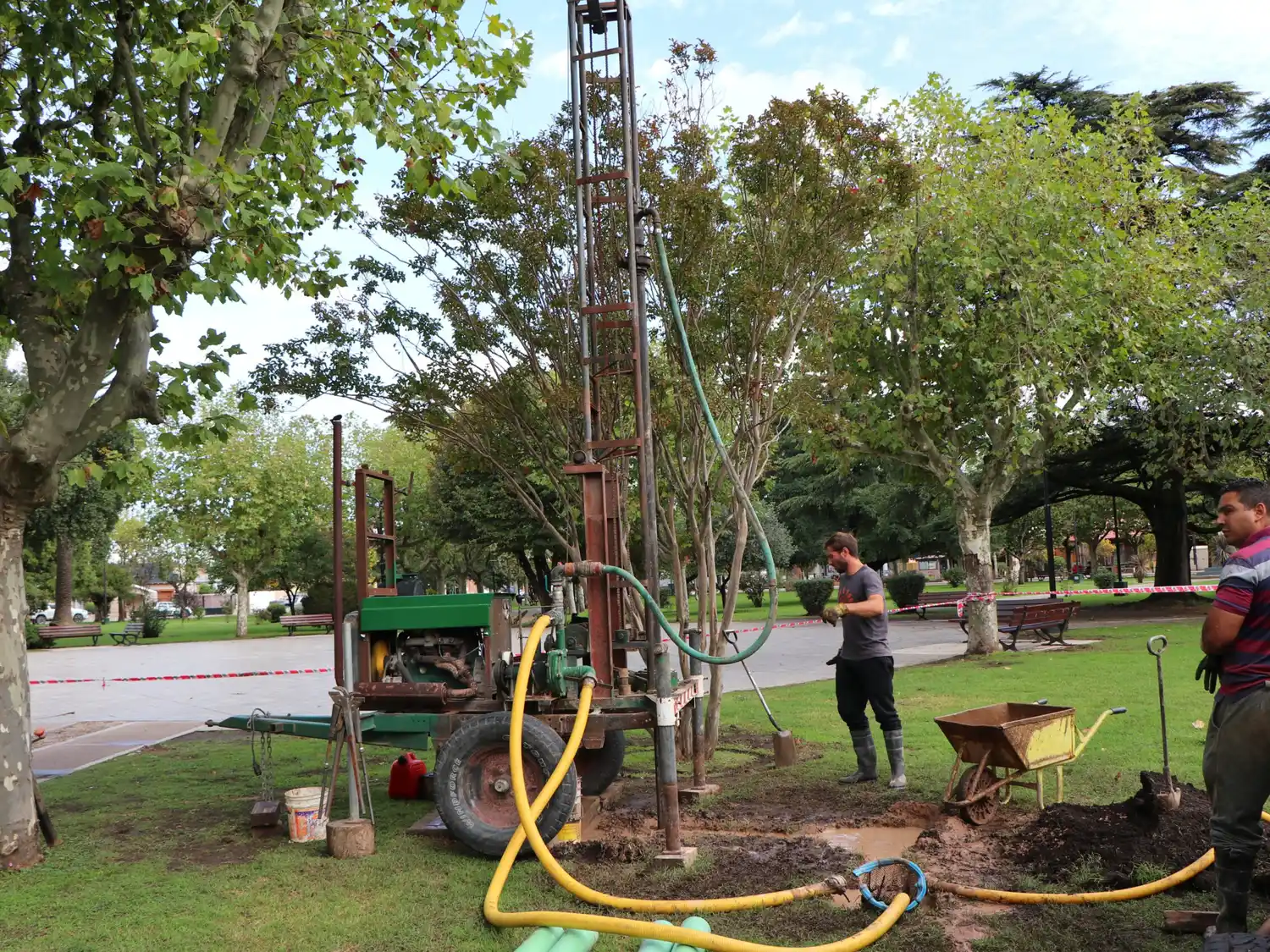 Optimizar. Las tareas de limpieza y riego en Plaza América