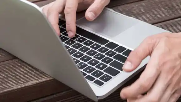 Autorizan a un preso a  trabajar en forma remota para una empresa privada