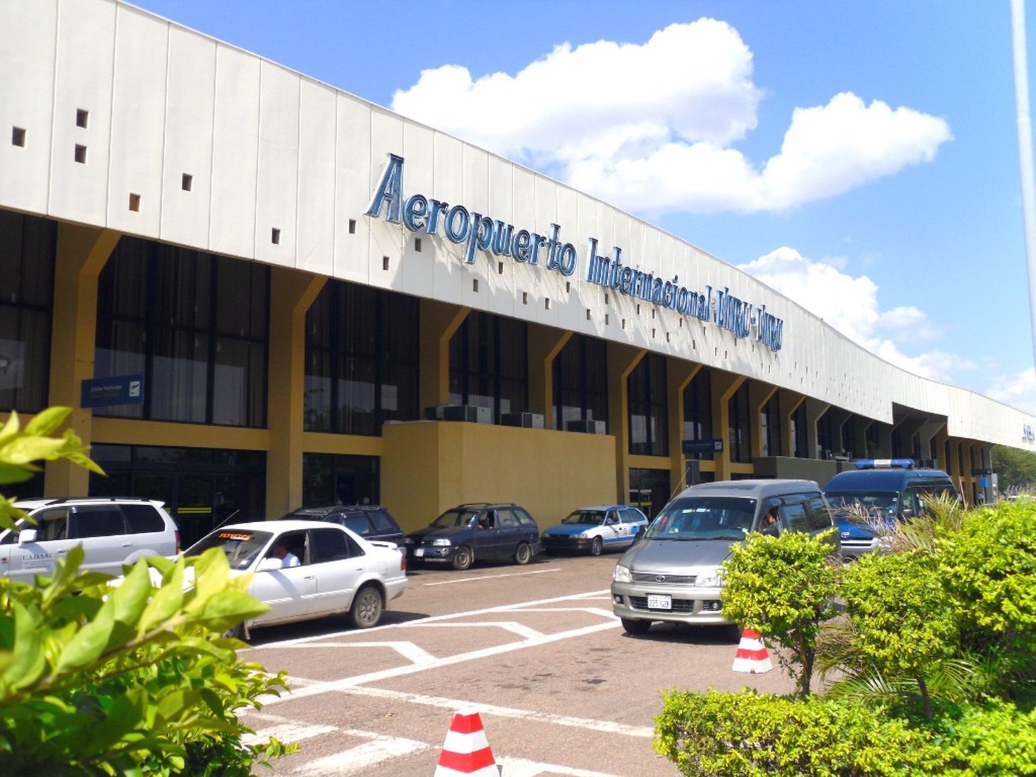 Bolivia invertirá en mejoras de cuatro aeropuertos