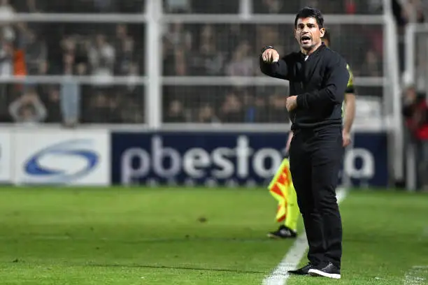 Riquelme quiere que Ibarra siga