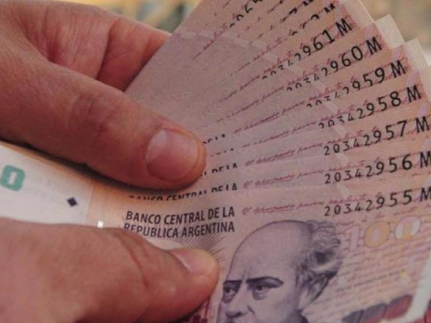 El salario formal perdió 10% en el último año