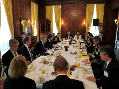 La reunión, organizada por el Council of the Americas, se desarrolló durante una hora y media en la casona de Park Avenue que funciona como sede de la entidad.