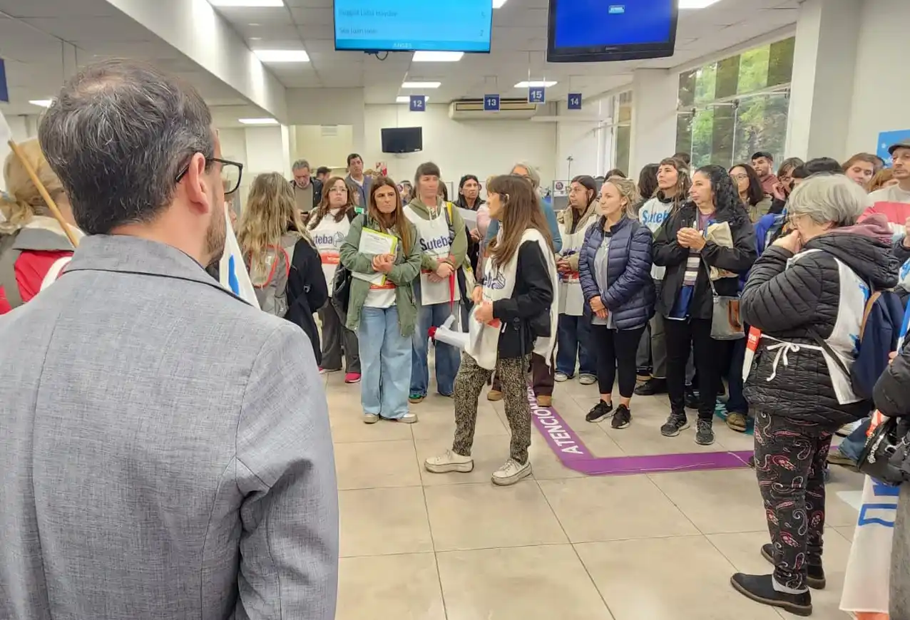 El titular de la Udai de Anses, David Fernández, escuchó los reclamos de los docentes de Suteba.