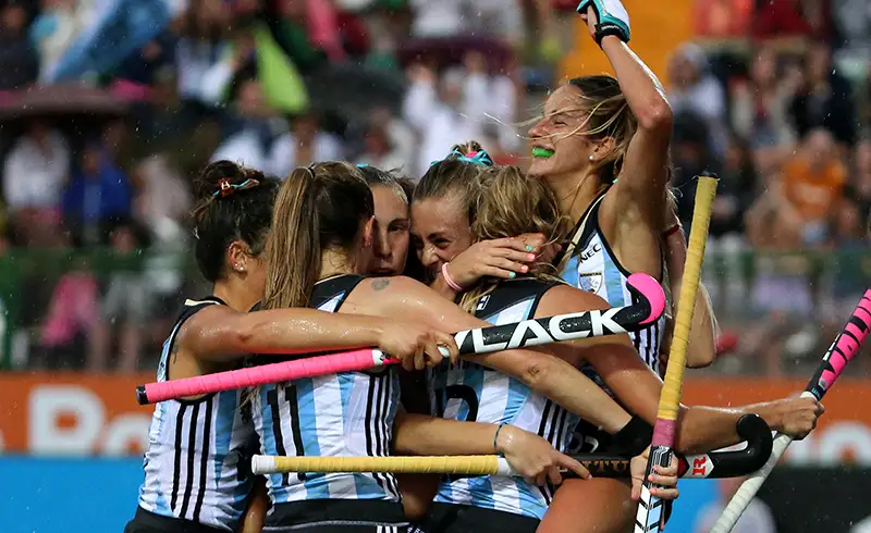 Las Leonas, con Zuloaga, van por el oro