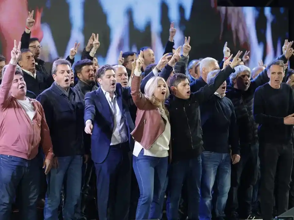 Kicillof se impuso con amplia diferencia y el oficialismo quedó golpeado en Buenos Aires