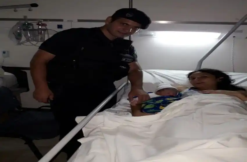 Otro parto asistido por policías, esta vez en Rouillón y Pellegrini