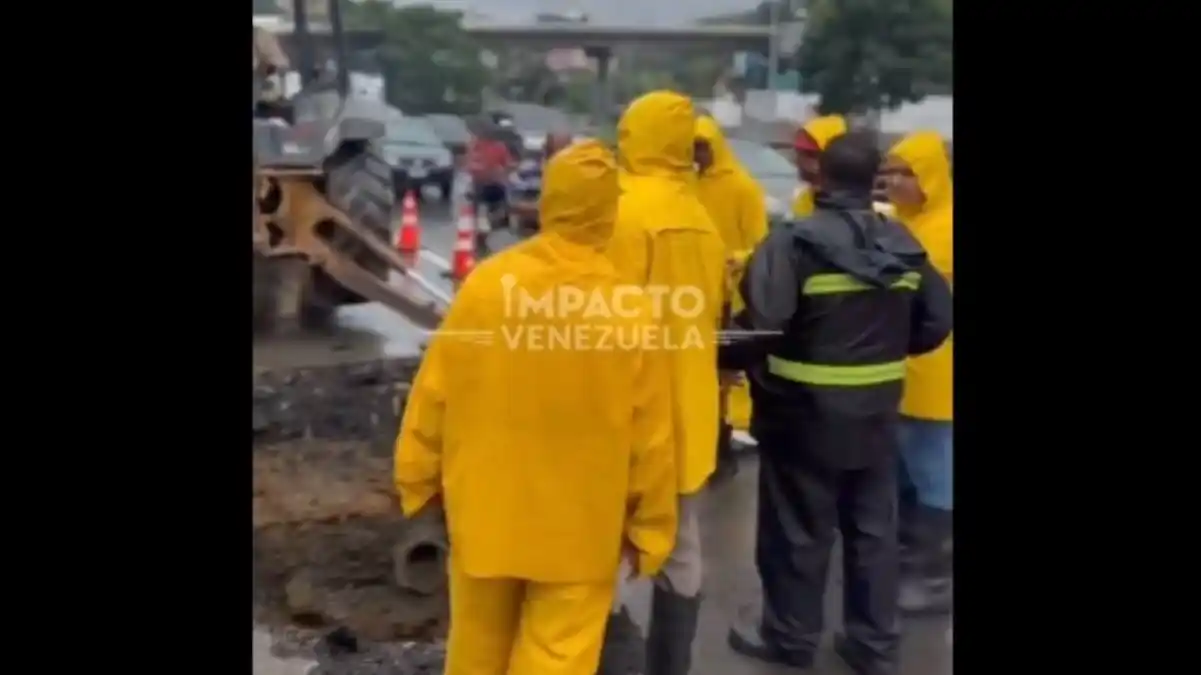 ¡ESTRAGOS Y ACCIDENTES! Lluvias volvieron a azotar Caracas este 13Ago (VIDEOS)