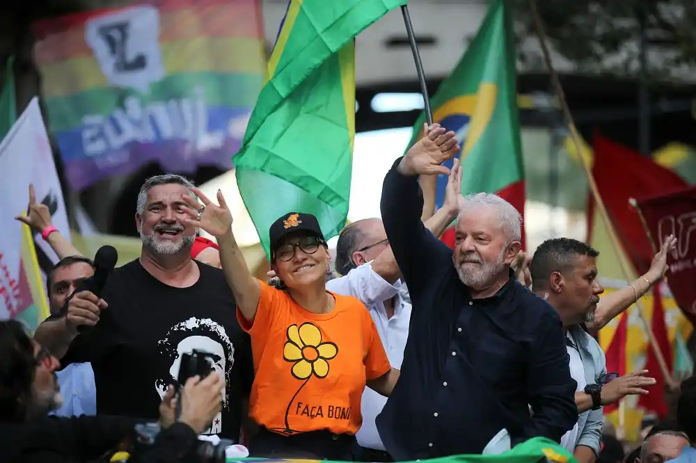 Lula sigue recorriendo el país con vistas a la segunda rueda.