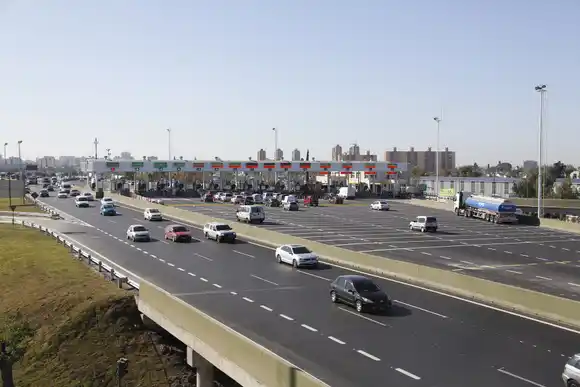 El Gobierno aprobó nuevas subas en los peajes de rutas y autopistas nacionales