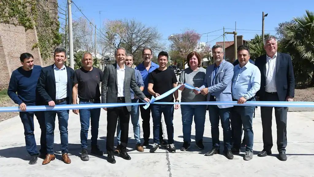 Bernarte inauguró el pavimento de calle México entre Avenida Primeros Colonizadores y Pueyrredón