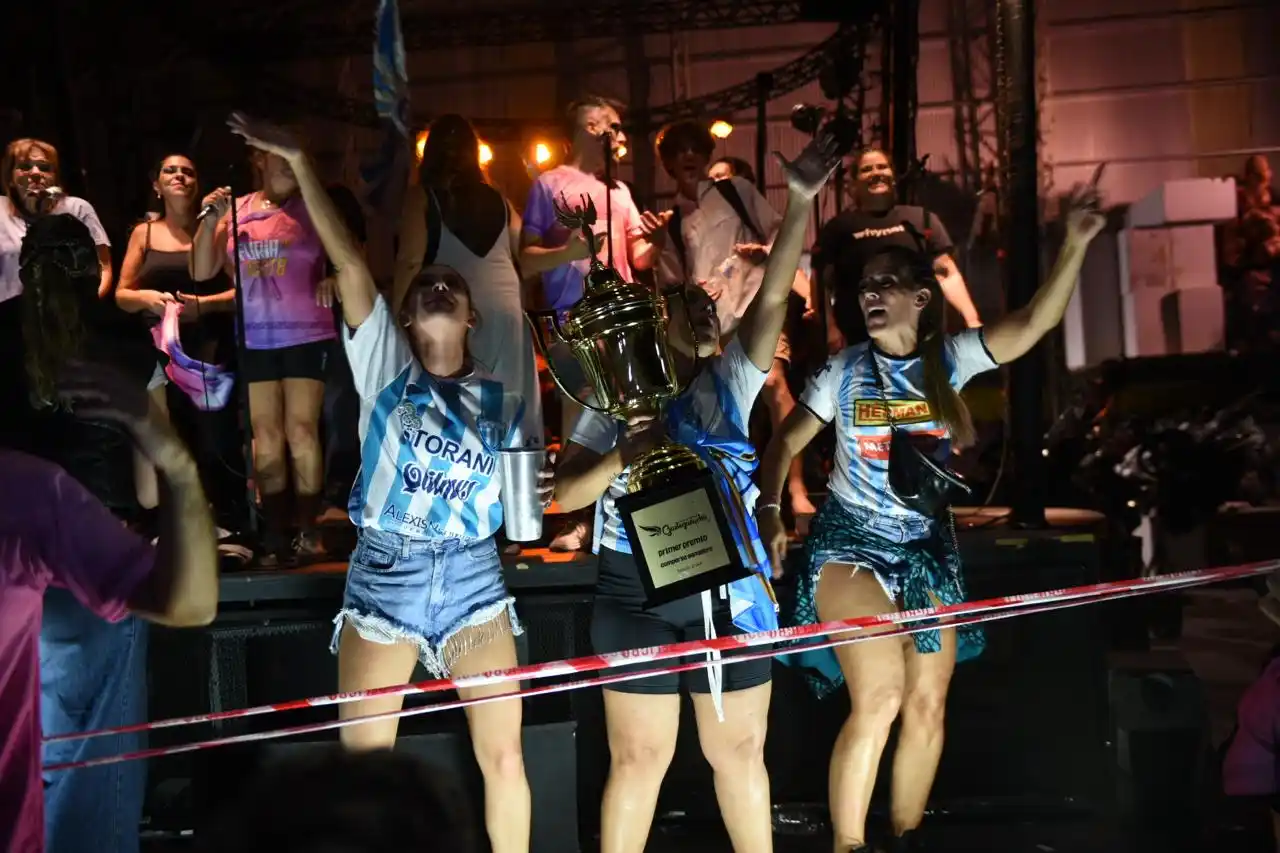 festejos papelitos tricampeona 2024 - 7