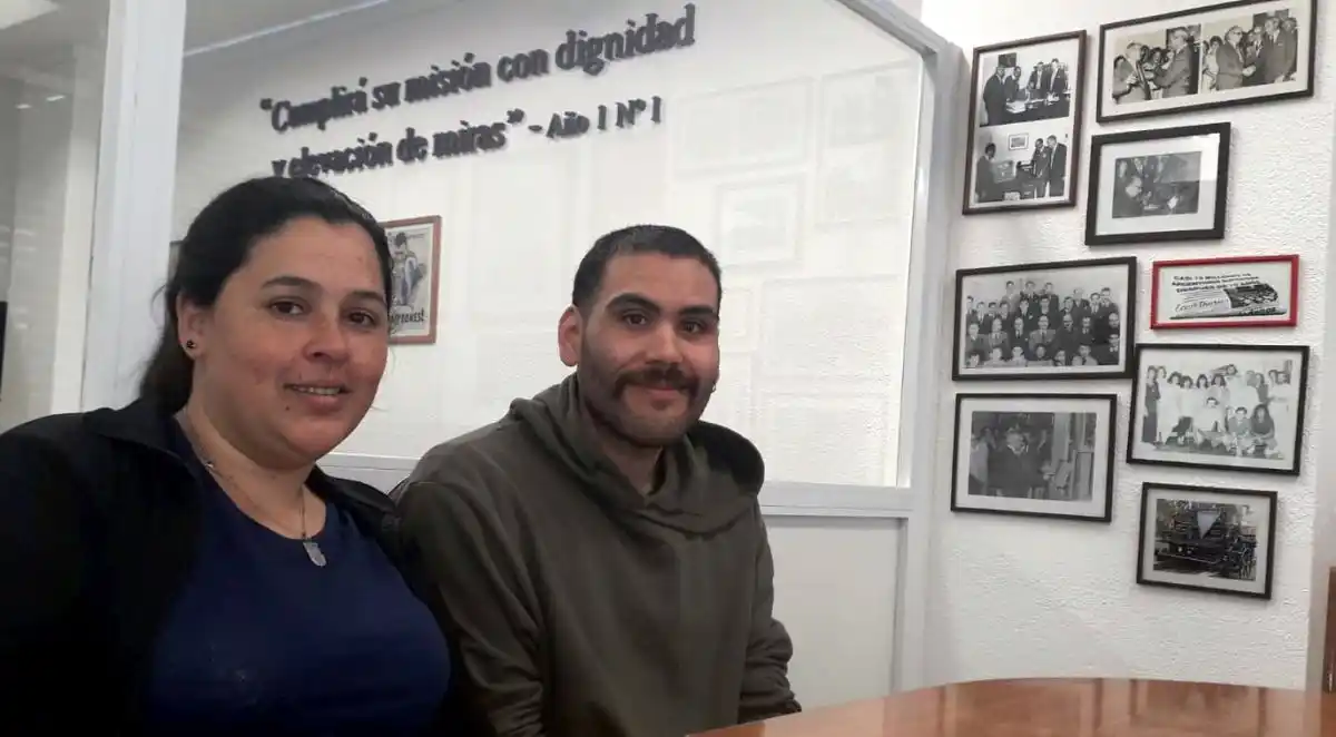 Detalles del debate. Brindaron Jesica Padilla y Franco Olguín en la redacción de Ecos Diarios