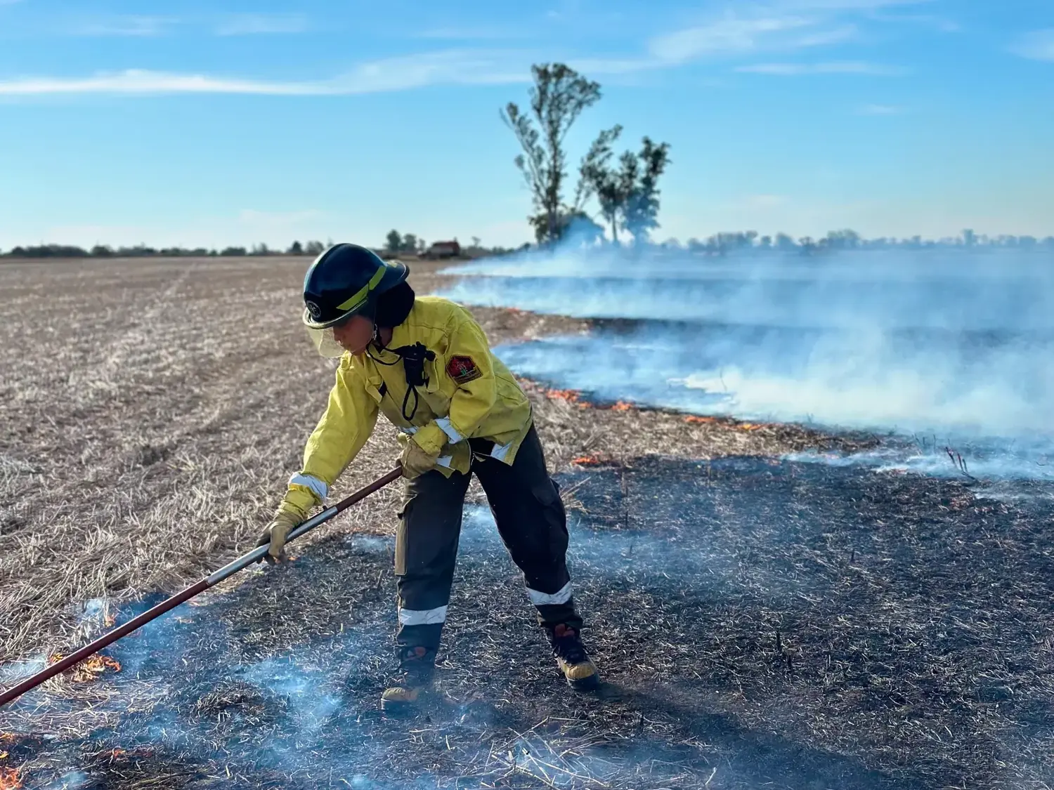 Incendio de campo afectó rastrojos de soja y pastizales secos cerca de Villa San José