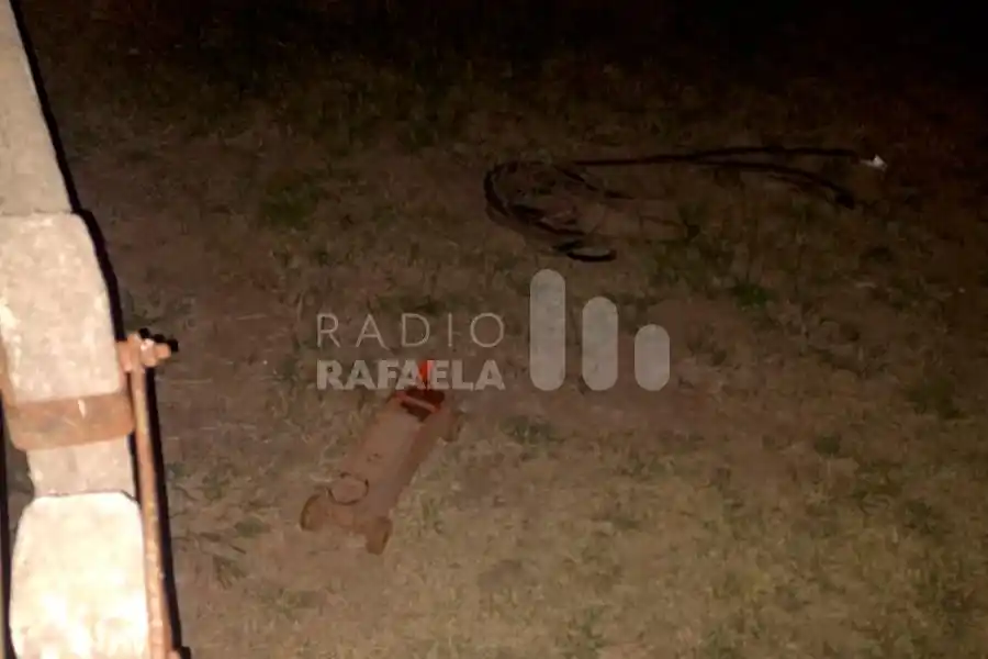 A los tiros contra los policías cuando los encontraron metidos en un campo delinquiendo