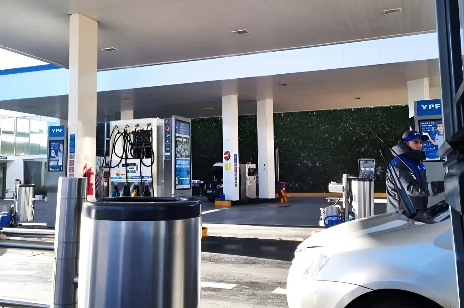 La YPF del centro es una de las estaciones de servicio afectadas.