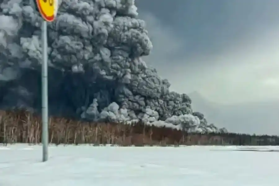 La alarmante predicción de un “viajero del tiempo” para julio de 2023 que aterró a las redes: “Espesa columna de humo”