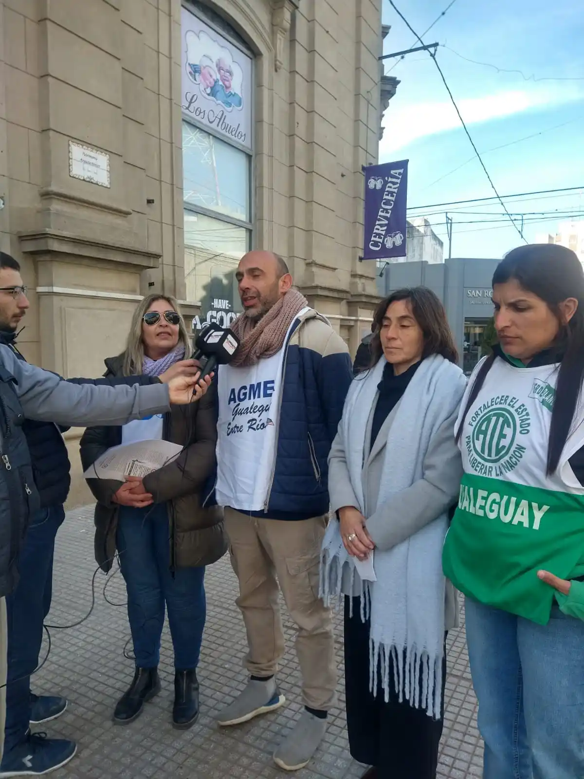 Gremios docentes manifestaron el descontento por las medidas del gobierno