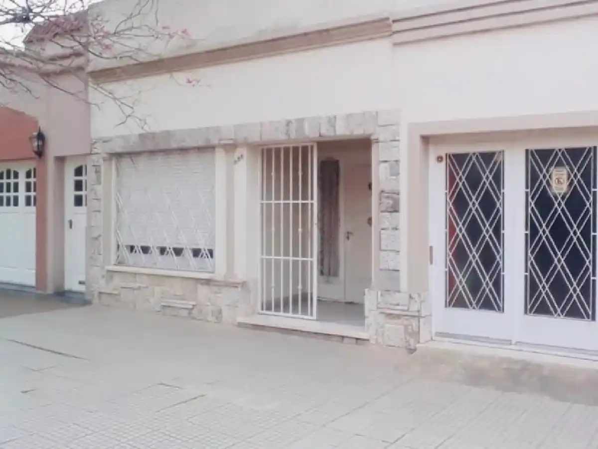 Delincuentes atacaron a golpes para robarle a una pareja de abuelos