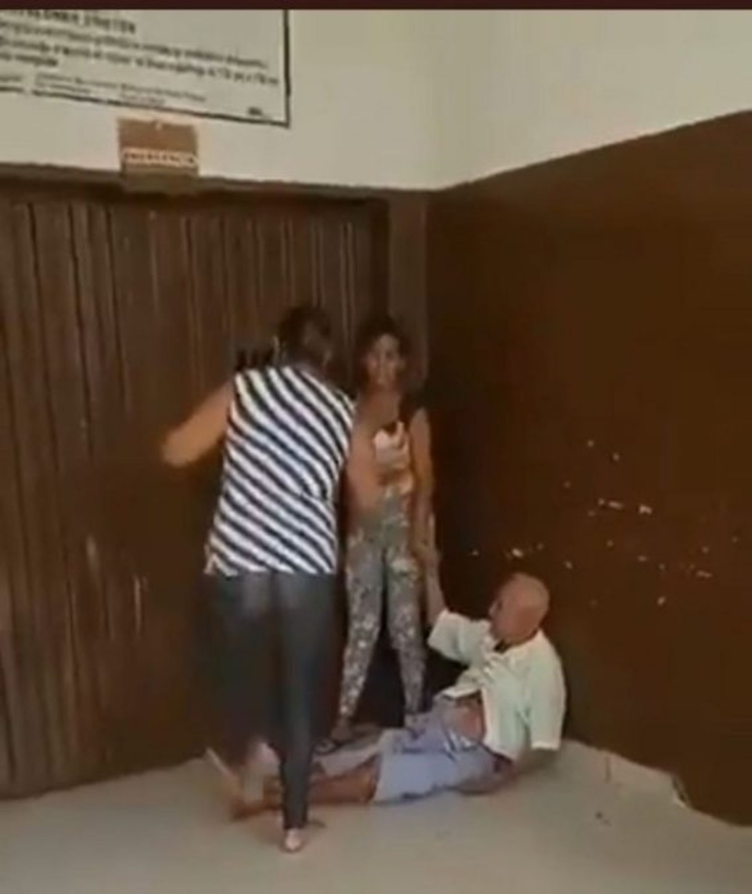 Pacientes con emergencias en la puerta del Hospital de El Vigía en Mérida