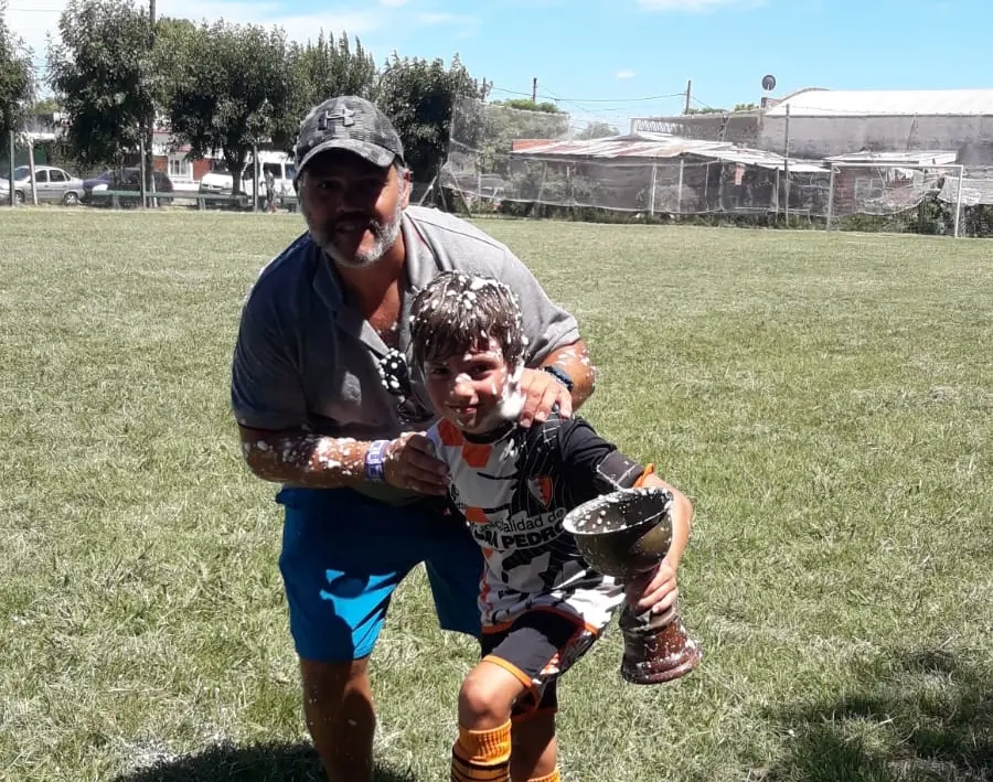 En honor a “Pinocho” Velo: su hijo Pablo y su nieto Pedro campeones en el Clausura de la Liga Infantil que lleva su nombre