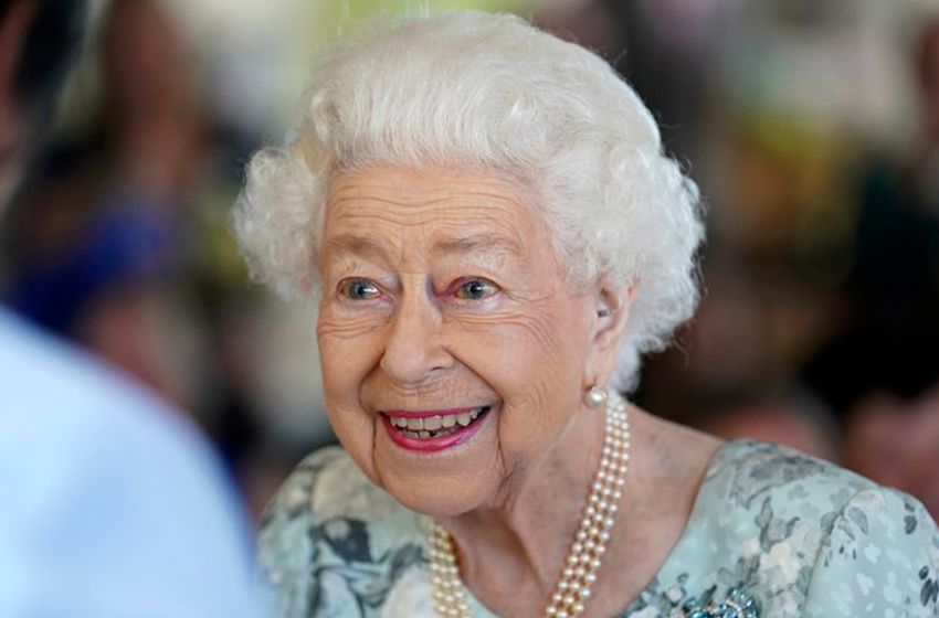 La reina Isabel II está bajo supervisión médica por su frágil estado de salud