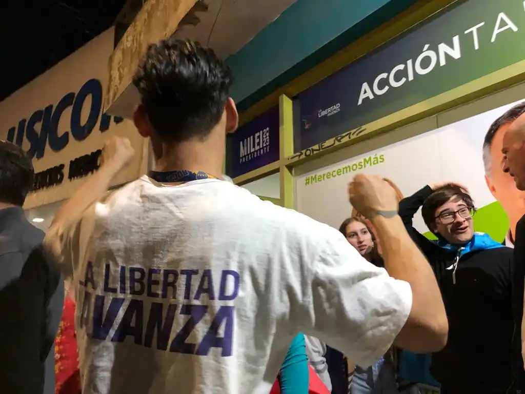 la libertad avanza accion tandilense balotaje tandil 19-11-23 - 3