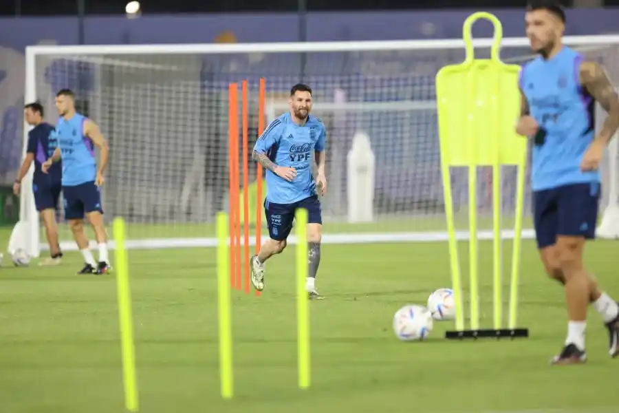 Messi entrenó a la par del grupo