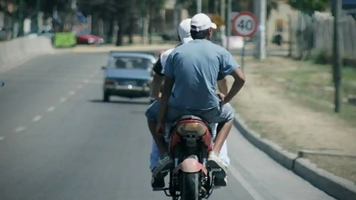 Motochorros asaltan a una docente de Gualeguay que caminaba hacia la escuela