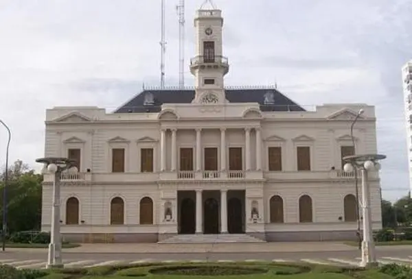 Evacuaron la Municipalidad de Azul tras recibir una amenaza de bomba