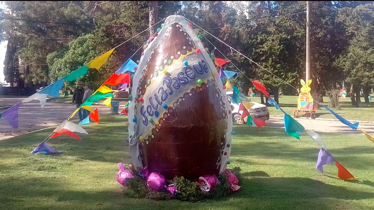 Huevo de Pascua gigante en el Parque