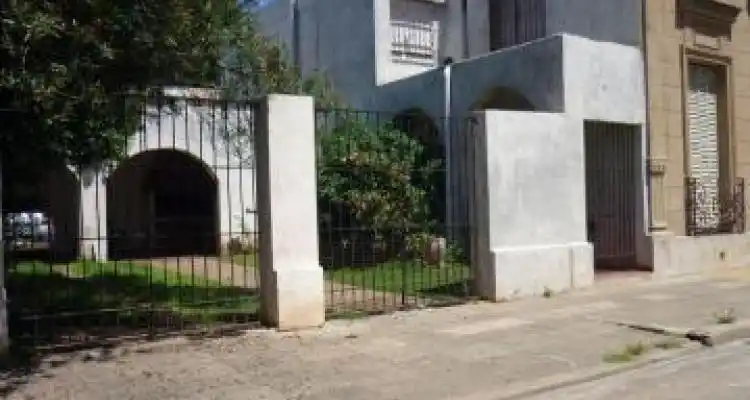 Roban al padre Miri mientras daba una Misa