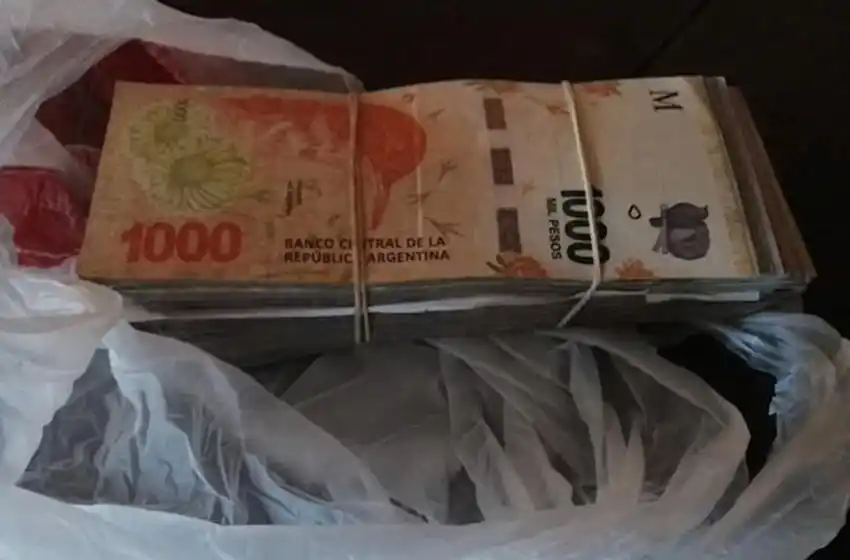 Una mujer encontró 23 mil pesos en la calle y los devolvió: eran para pagar la operación de un niño