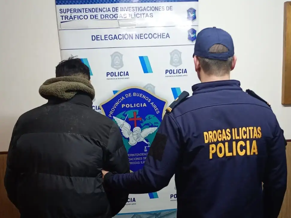 El sujeto, de 30 años de edad, fue aprehendido y alojado en dependencia policial,