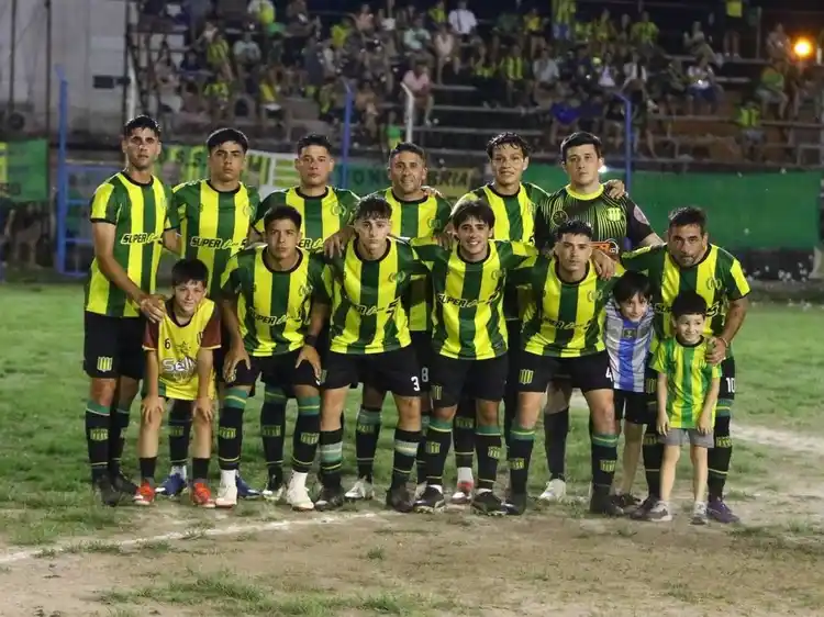 Sarmiento goleó a Sporting y dio un paso importante hacia la permanencia