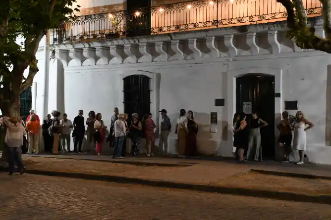 Chascomús late al ritmo de la cultura: rotundo éxito del teatro y el cine al aire libre
