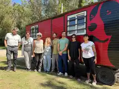 Final feliz: con ayuda de proteccionistas, Bromatología castró y vacunó a los gatos de la mujer fallecida