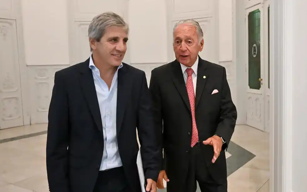 Empresarios pidieron a Caputo "equilibrar condiciones" frente a las importaciones