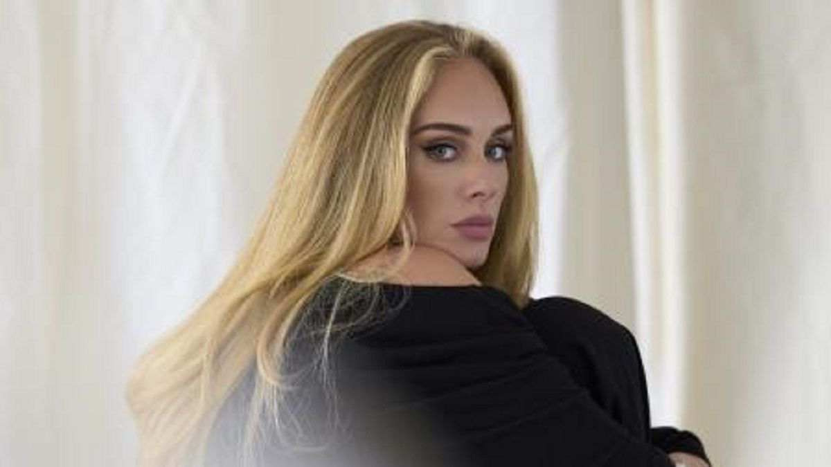 «¿Eres estúpido? Cállate»:   Adele detiene su concierto en Las Vegas al oír un grito homofóbico