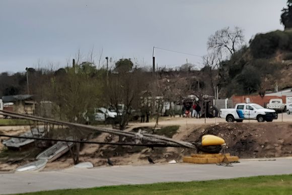 Bajo Puerto: policía impidió a los vecinos disponer elementos en el terreno de la disputa con Arcor