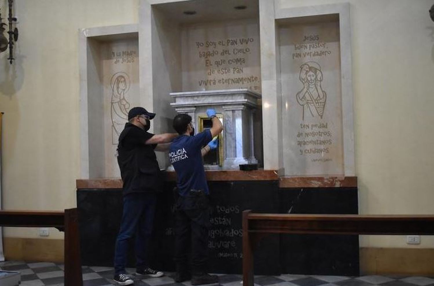 Profanaron la catedral de Lomas de Zamora, ubicada a metros de la municipalidad