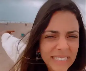 Emily y Belu Lucius combatieron el frío de la playa con un divertido video