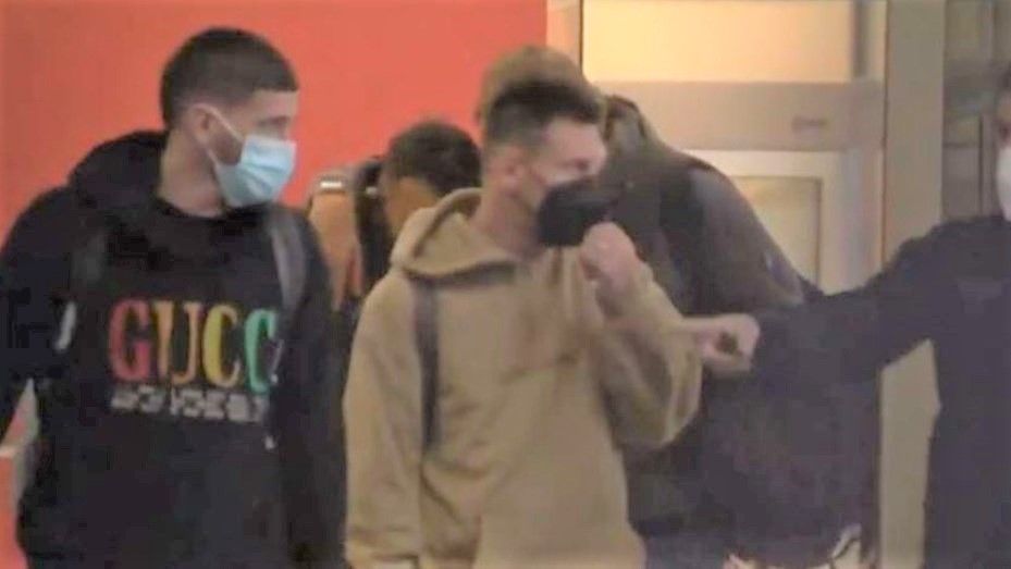 ¡Llegó la Pulga!: Lionel Messi arribó al país, firmó autógrafos y se suma al seleccionado argentino en el predio de Ezeiza